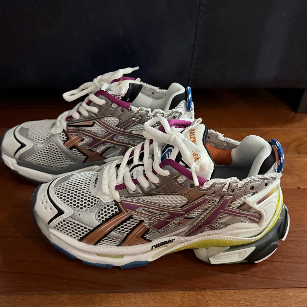 Balenciaga Runners - Picture 2 of 5